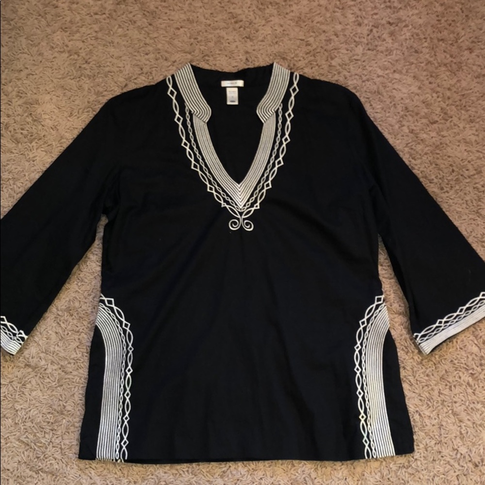 Old Navy black and white tunic. Size medium.